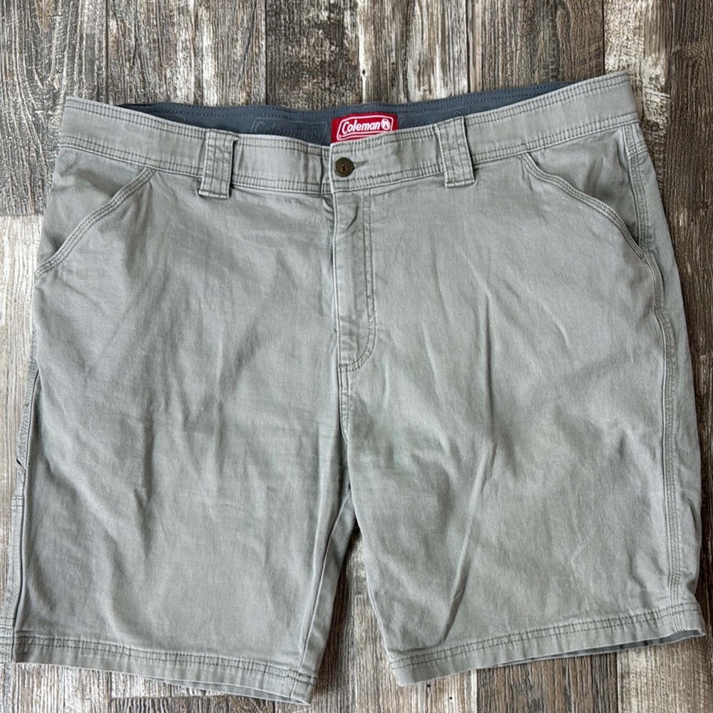 Coleman Men Gray Flat Front Shorts Lightweight Casual, Size 40